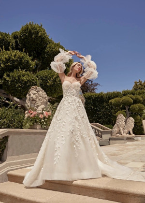 Strapless Beaded Ivory 3D Floral Appliques Tulle Wedding Dress